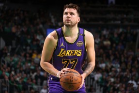 开云平台账号登录东契奇连续十二场比赛得分超过绝杀，加拿大队挑战极限！的简单介绍