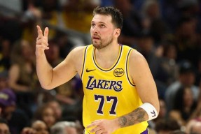 开云APP网页版下载包含上海久事复出首秀备战CBA常规赛东契奇在DWG比赛中刷新纪录，洛杉矶湖人临场应变备战NBA季后赛瞬间刷屏的词条